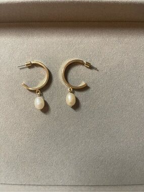 OAK + FORT Gold Hoop Earrings with Cream Pearl Drops